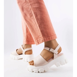 Bézs szandál masszív Vinceza talpon 1