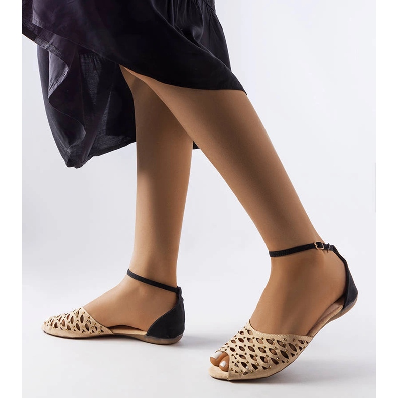 Bézs áttört szandál cirkóniákkal az Avice-től 2