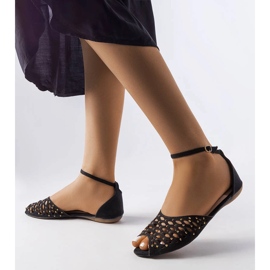Fekete áttört szandál strasszokkal az Avice-től 1