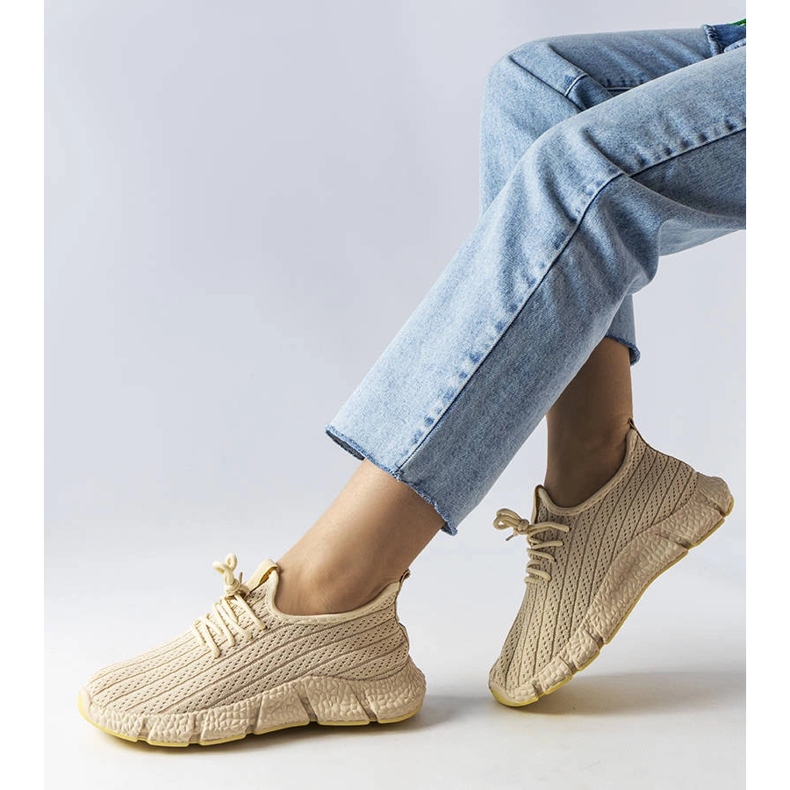 Világos bézs színű sportcipő az Élodie-tól 1