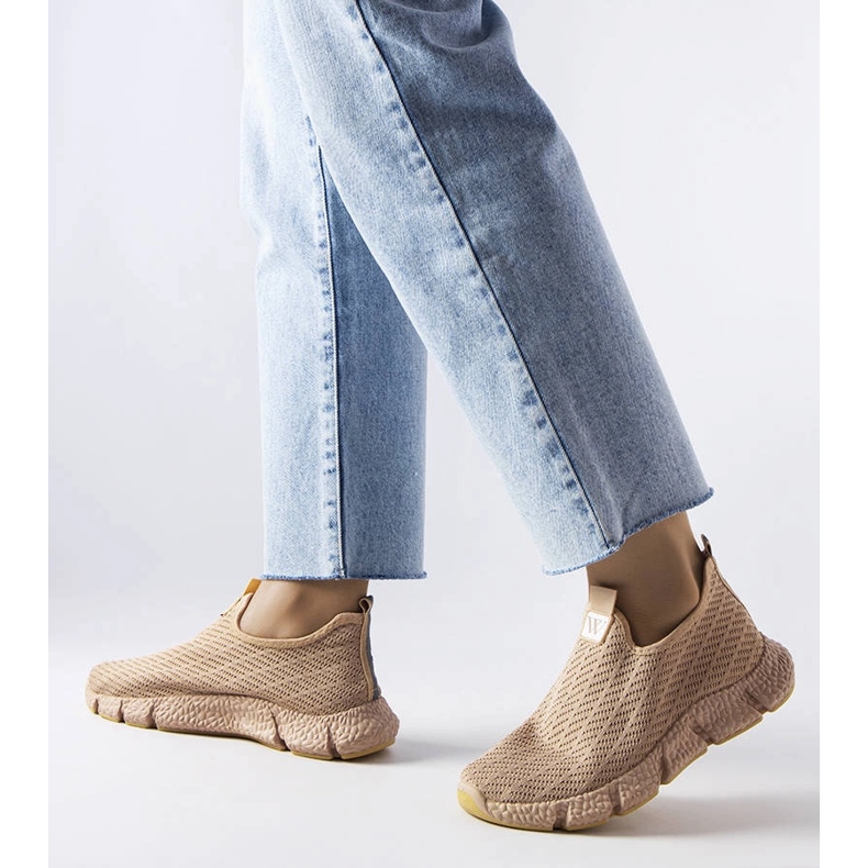 Bézs színű felbújós tornacipő a Yellville-től 1