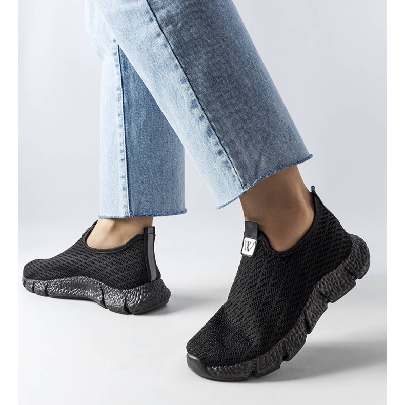 Fekete bebújós tornacipő a Yellville-től 1