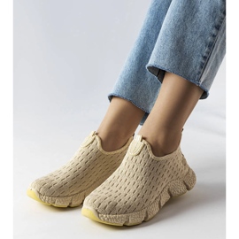 Világos bézs színű felbújós sportcipő az Obenortól 1