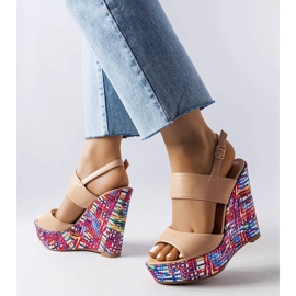 Bézs színű díszítésű ékszandál a Westtide márkától 1