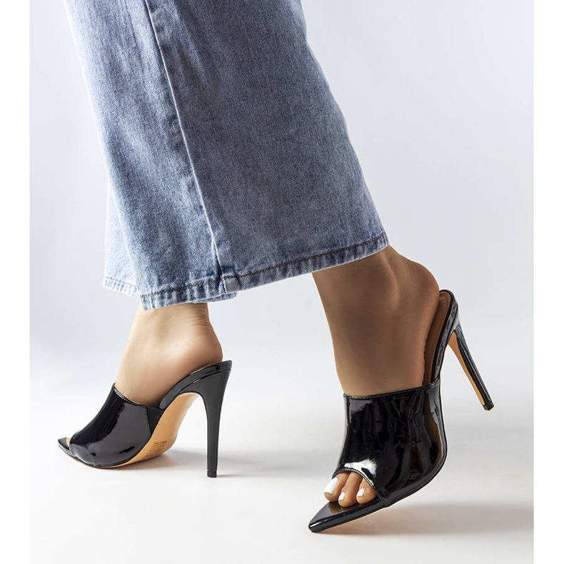 Fekete lakkbőr szandál a Wasima-tól 2 Fekete lakkbőr szandál a Wasima-tól 2