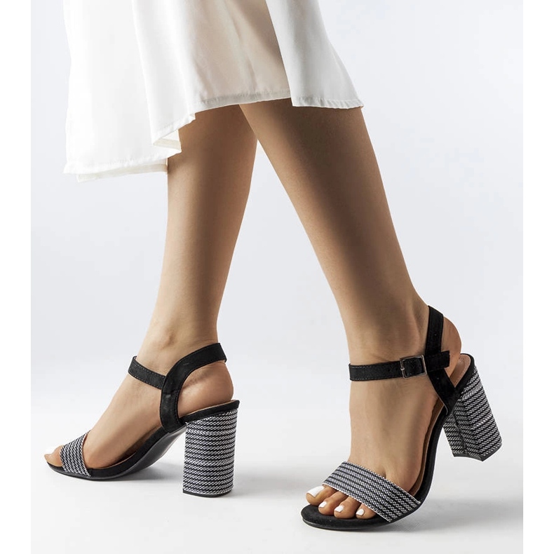 Fekete szandál Aurelita ezüst szál díszítéssel 1