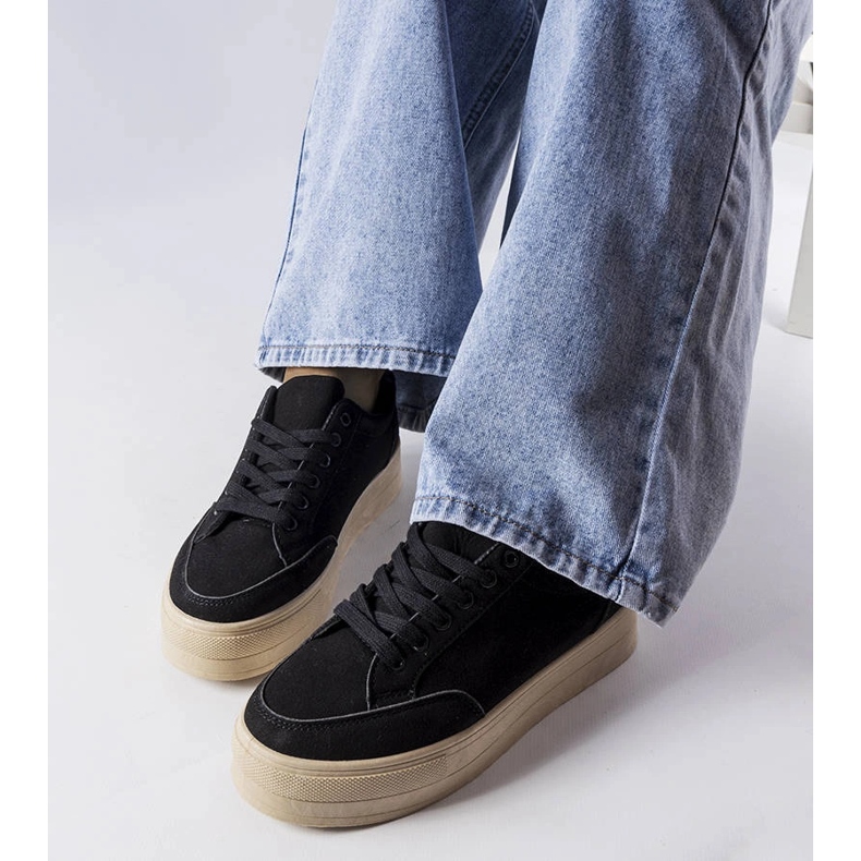 Fekete tornacipő az Amathymes platformon 1