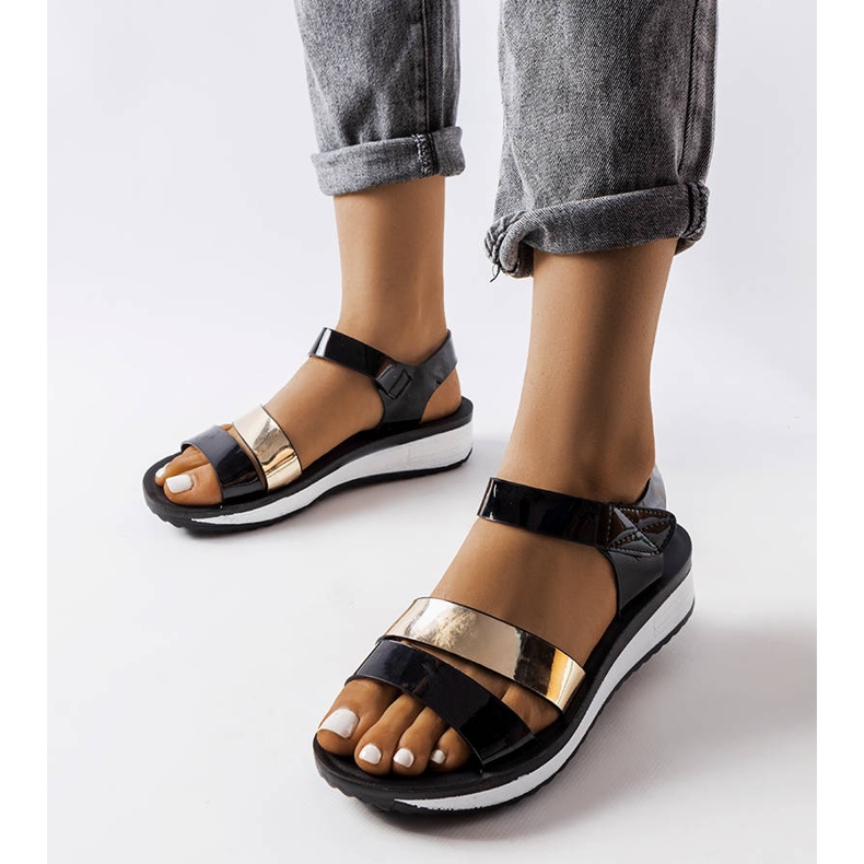 Inna Mila fekete lakkszandál 1