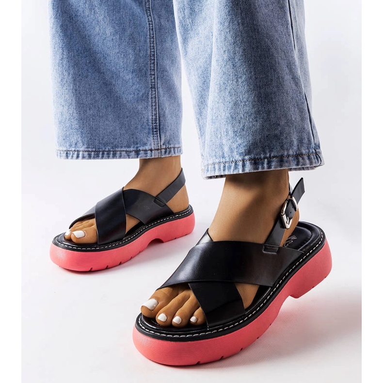 Rozana fekete szandál rózsaszín platformon 1