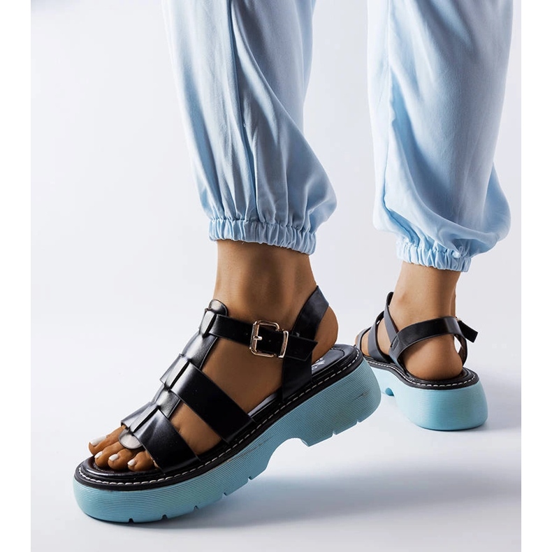 Fekete szandál kék platformon a Lola-tól 2