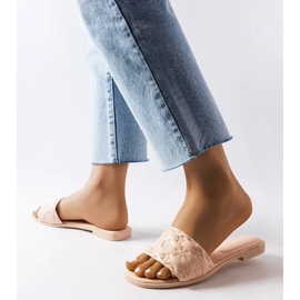 Bézs lapos szandál az Amalie márkától 2