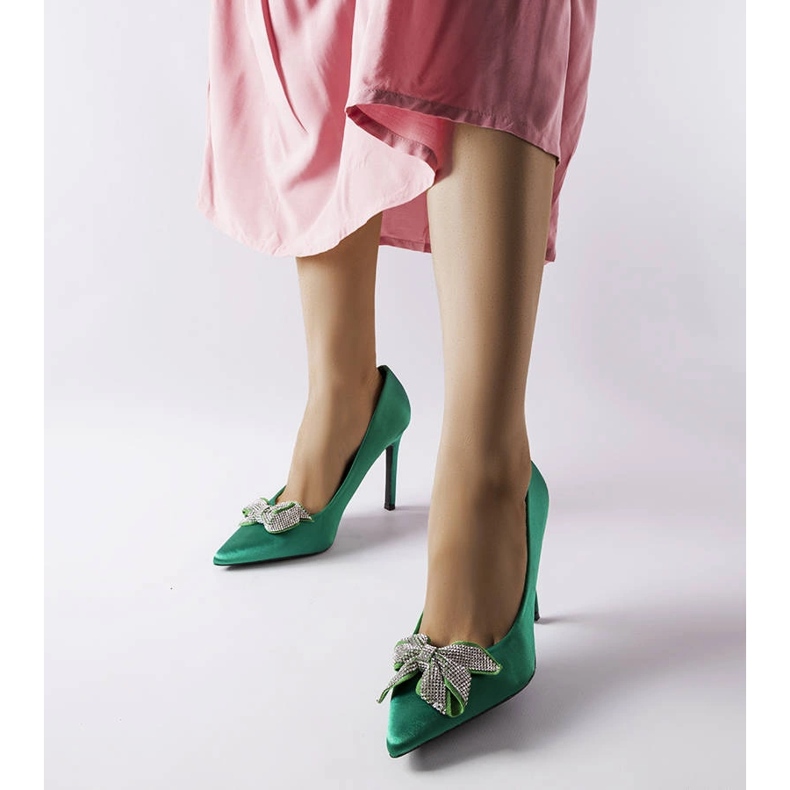 Zöld tűk szatén bevonattal és Mia masnival 1