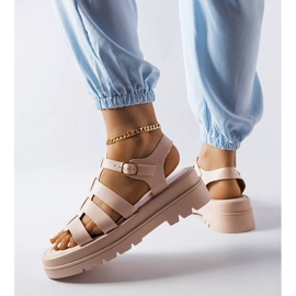 Saidi bézs szandál traktustalppal 2