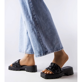 Fekete traktortalpú papucs a Lora-tól 2 Fekete traktortalpú papucs a Lora-tól 2