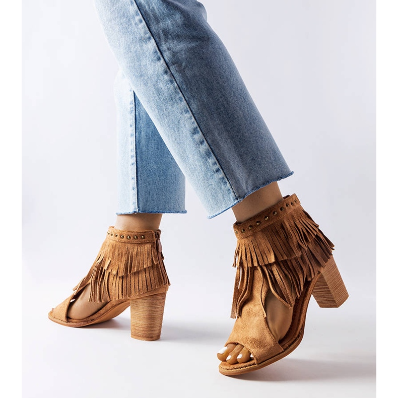 Karamell rojt szandál a Latimer márkától barna 1