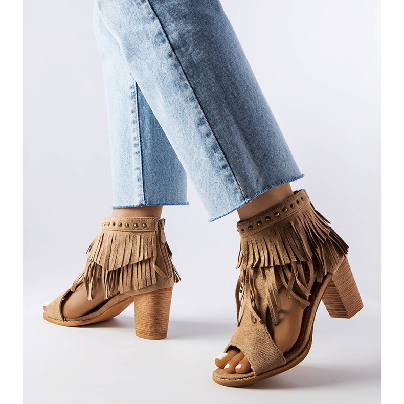 Áttört csizma az M263-as oszlopon bézs 1