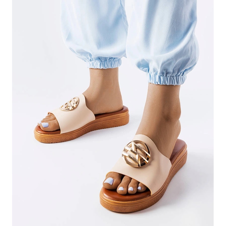 Michelle bézs színű emelvénycsúszdák 1 Michelle bézs színű emelvénycsúszdák 1