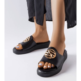 Fekete platform szandál a Michelle márkától 1