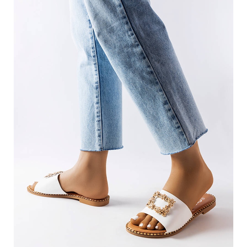 Miriam fehér csúszkák díszítéssel 2