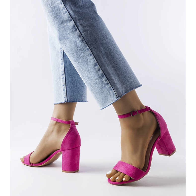 Rózsaszín alacsony sarkú szandál a Lourna márkától 1