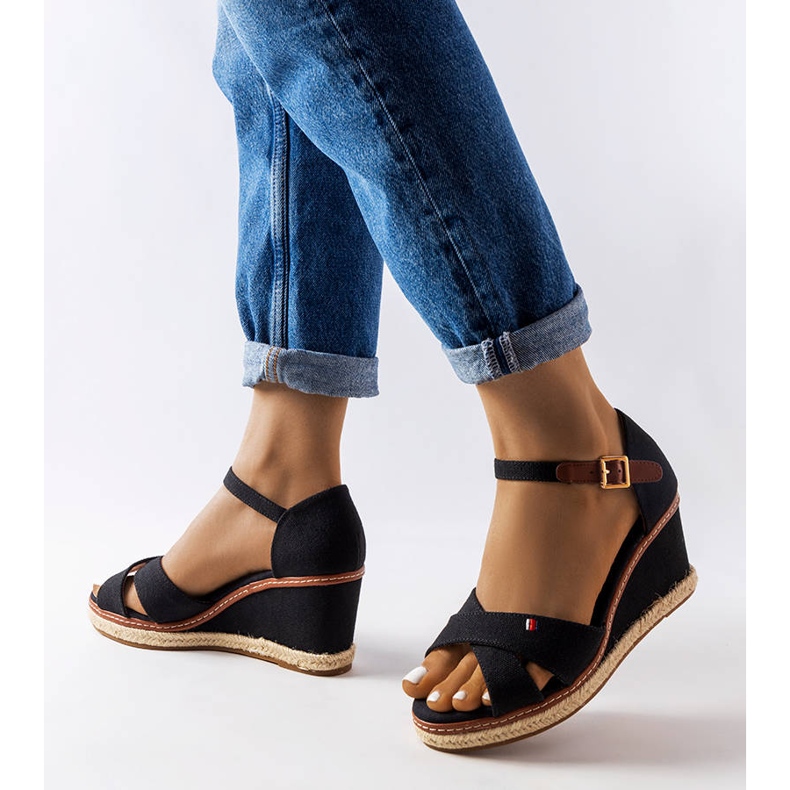 Fekete ékes espadrillák az Eleonora cégtől 1