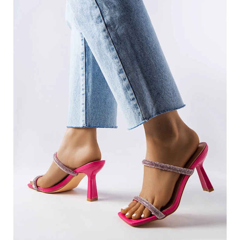 Inna Evelina rózsaszín tűsarkú 1 Inna Evelina rózsaszín tűsarkú 1