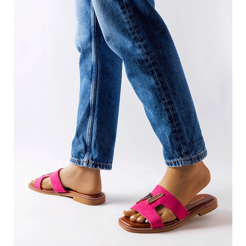 Rózsaszín lapos csúszdák a Leyra-tól 2