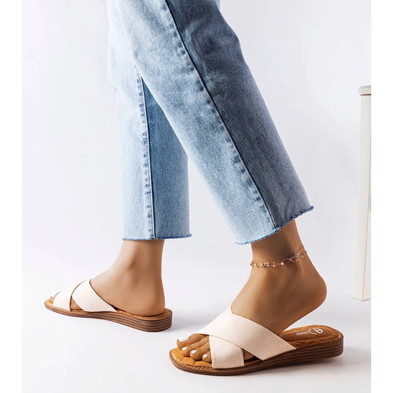 Inna Tiana bézs papucs 2