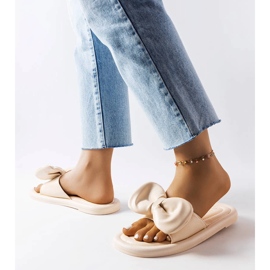 Inna Lende bézs masnis papucs 2