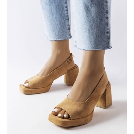 Karino velúr blokk szandál bézs 1