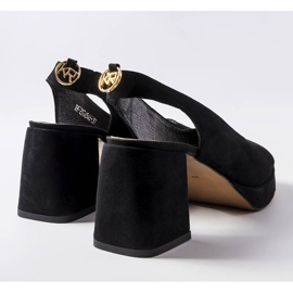 Fekete velúr szandál a márkától Karino 1