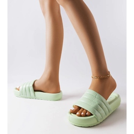 Inna Dorene foltvarrással díszített zöld papucs 2