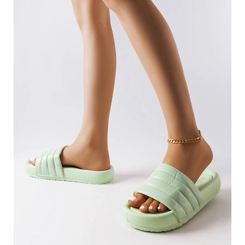 Inna Dorene foltvarrással díszített zöld papucs 2