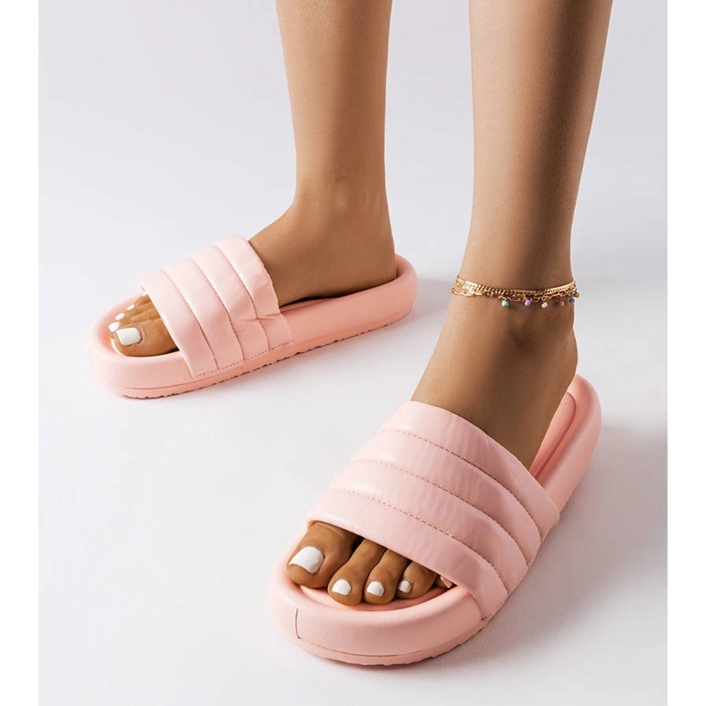 Inna Rózsaszín, foltvarrással díszített papucs a Dorene-től 1