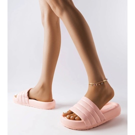 Inna Rózsaszín, foltvarrással díszített papucs a Dorene-től 2