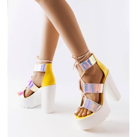 Inna Sárga masszív szandál a poszton Katja 1