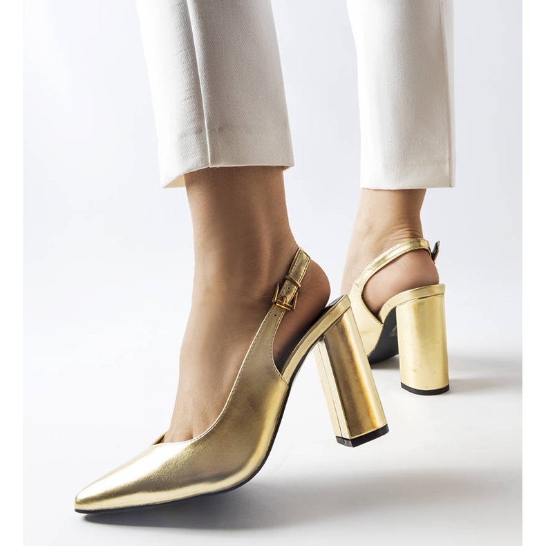 Arany nyitott sarkú pumpák a Wechslertől aranysárga 1