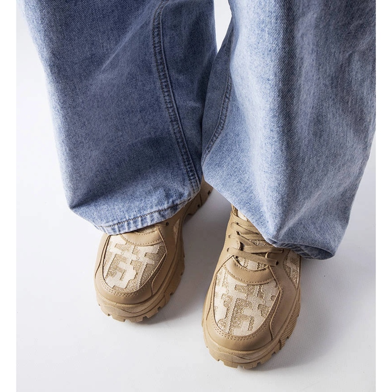 Sötétbézs színű vaskos tornacipő 1 Sötétbézs színű vaskos tornacipő 1