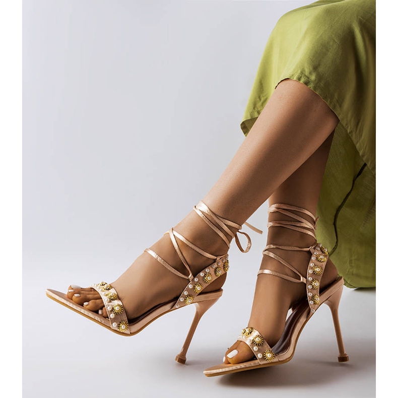 Grange gyöngyökkel díszített arany szandál bézs 1