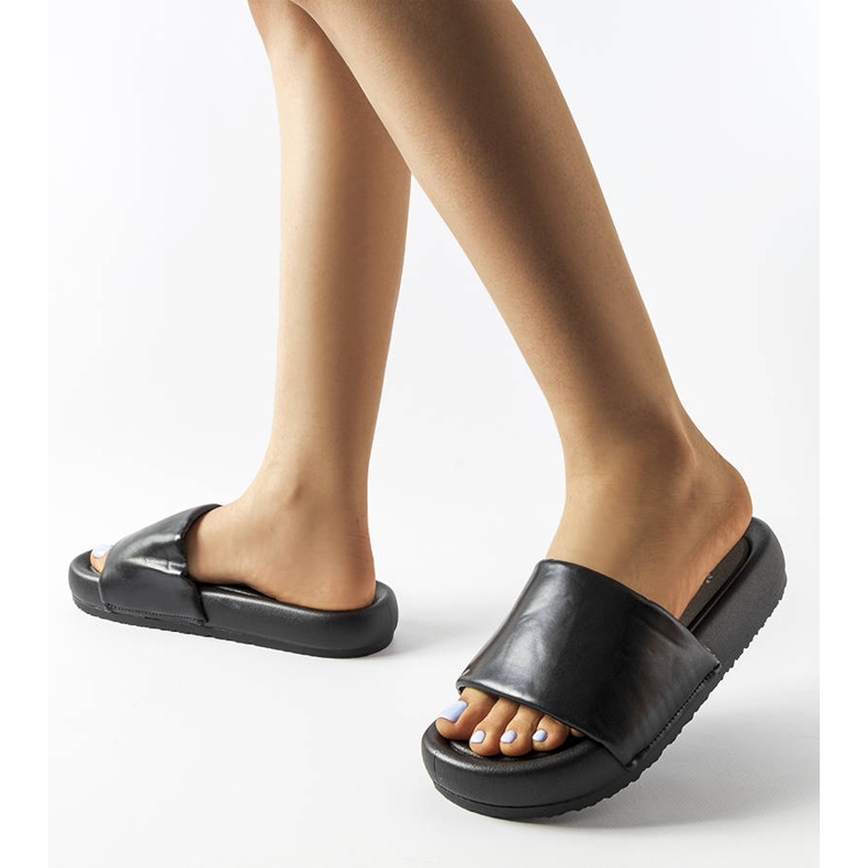 Fekete papucs a Franco platformon 2