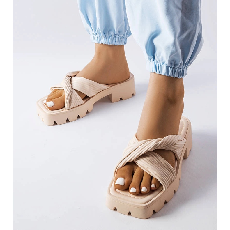 Dubé bézs traktortalp csúszó 1