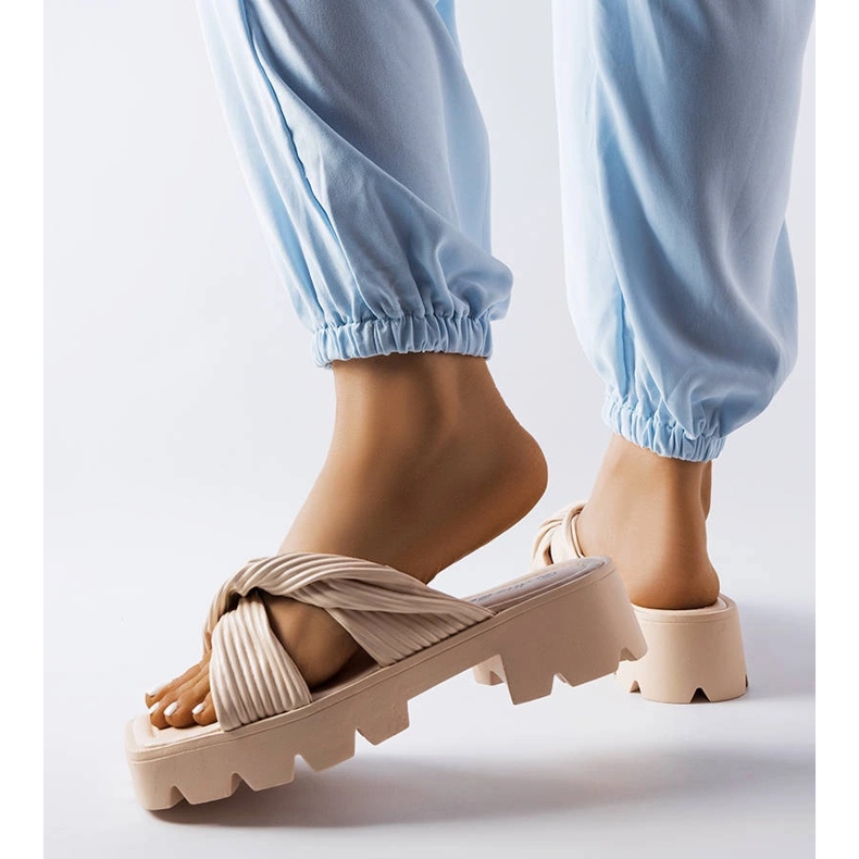 Dubé bézs traktortalp csúszó 2