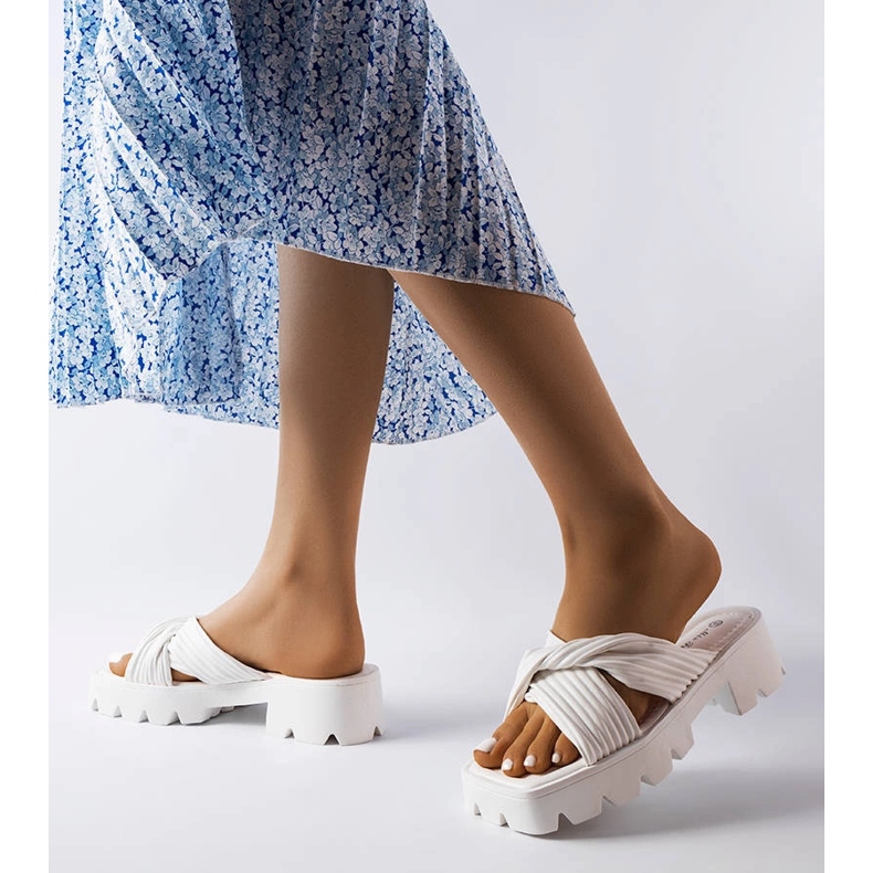 Dubé fehér csúszkák traktortalppal bézs 2