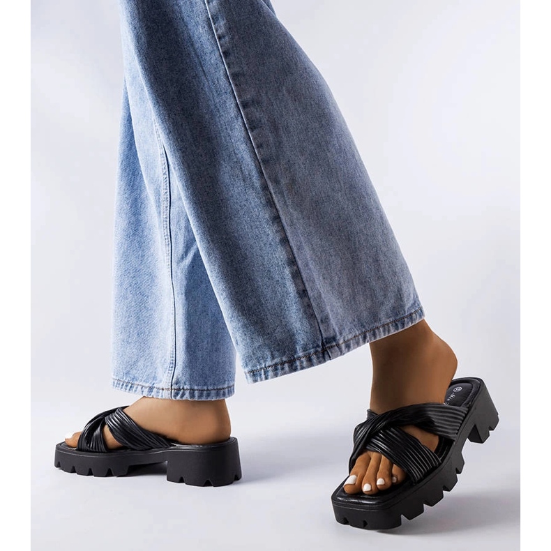 Dubé fekete csúszkák traktortalppal 2