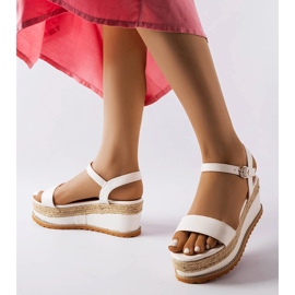 Fehér ékszandál az Access márkától 2 Fehér ékszandál az Access márkától 2