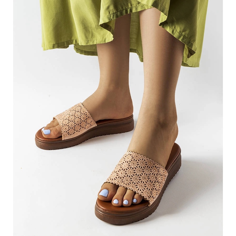 Rózsaszín áttört csúszkák cirkóniákkal az Irvine-tól 1