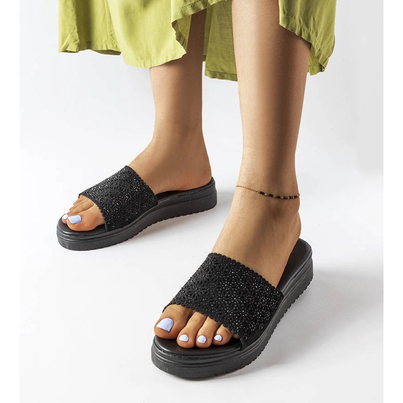 Fekete áttört csúszkák cirkóniákkal az Irvine-tól 1