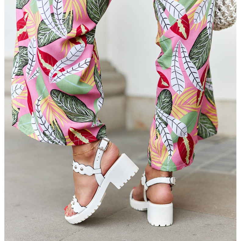 Fehér blokk szandál a Donizetti márkától 2