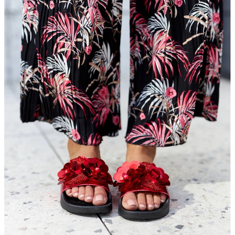 Piros csúszdák dekoratív felsőrésszel a Caggiotól 2