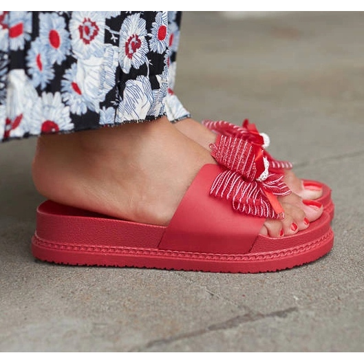 Piros csúszkák masnival a Dido-tól 1